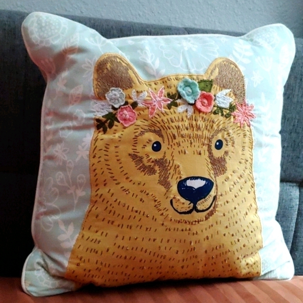𝅺throw Pillow Boho Bear